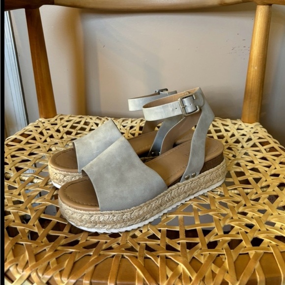 Soda Topic Gray Vegan Nubuck Espadrille Platfrom Wedge Sandals 8 - Picture 3 of 13